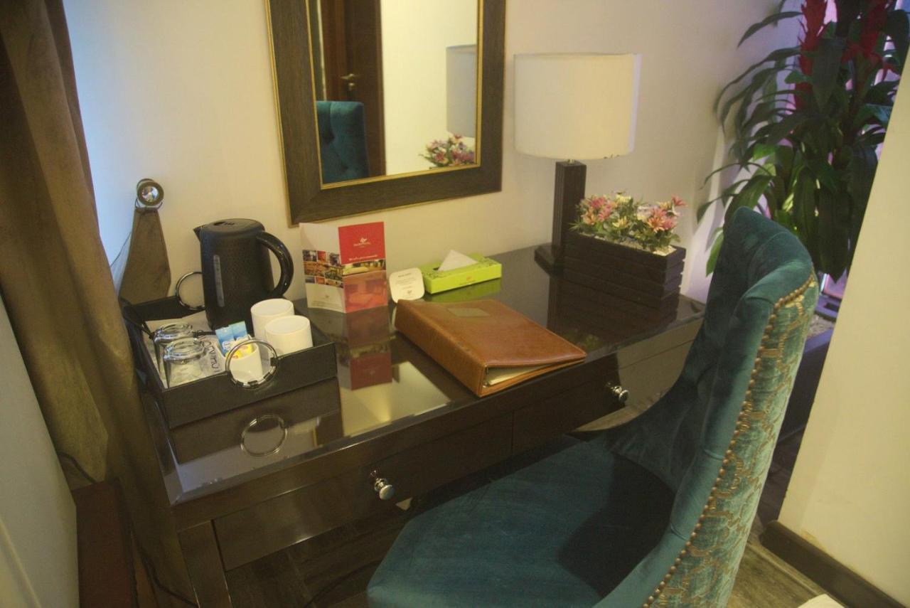 Savoey Hotel Lahor Dış mekan fotoğraf