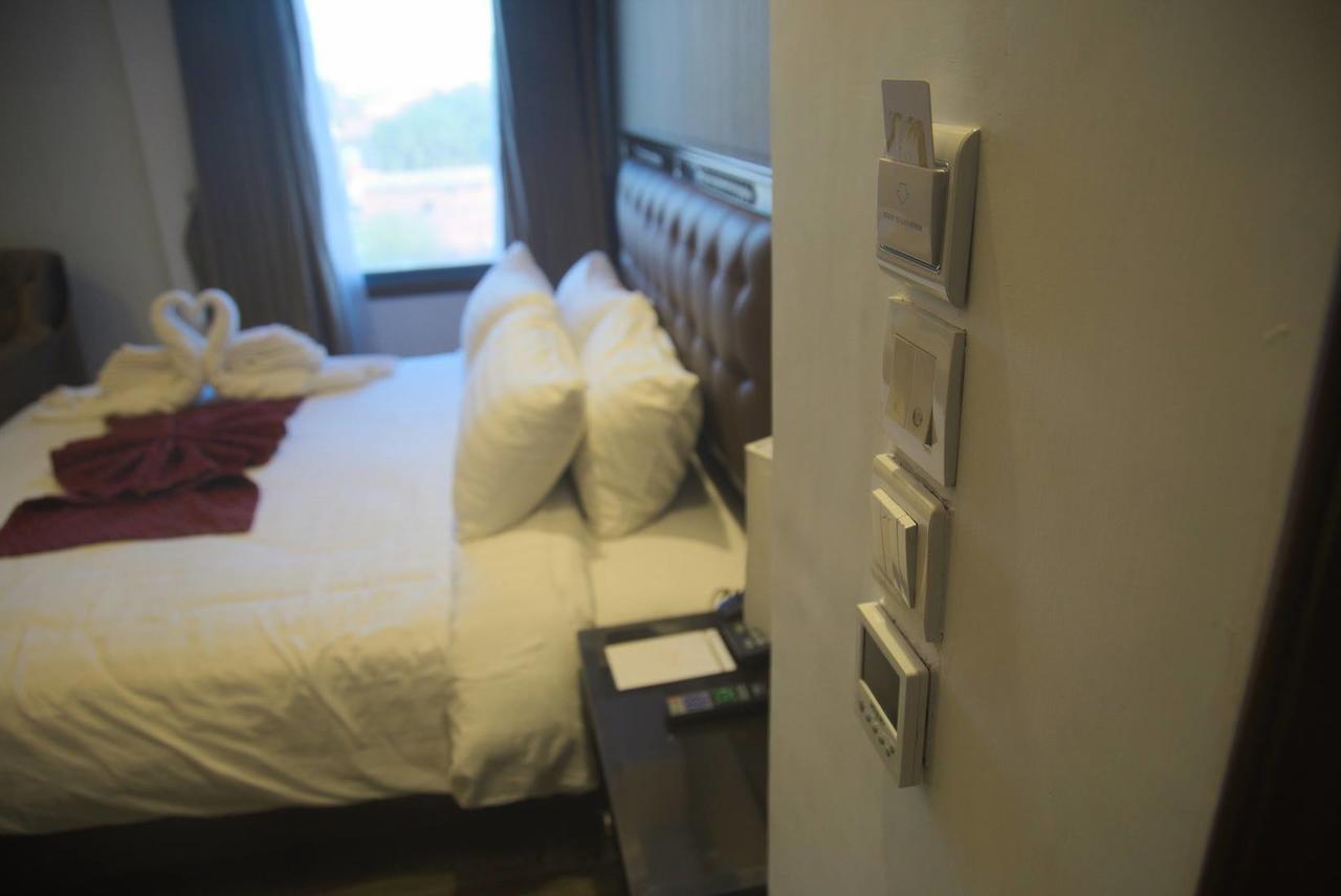 Savoey Hotel Lahor Dış mekan fotoğraf