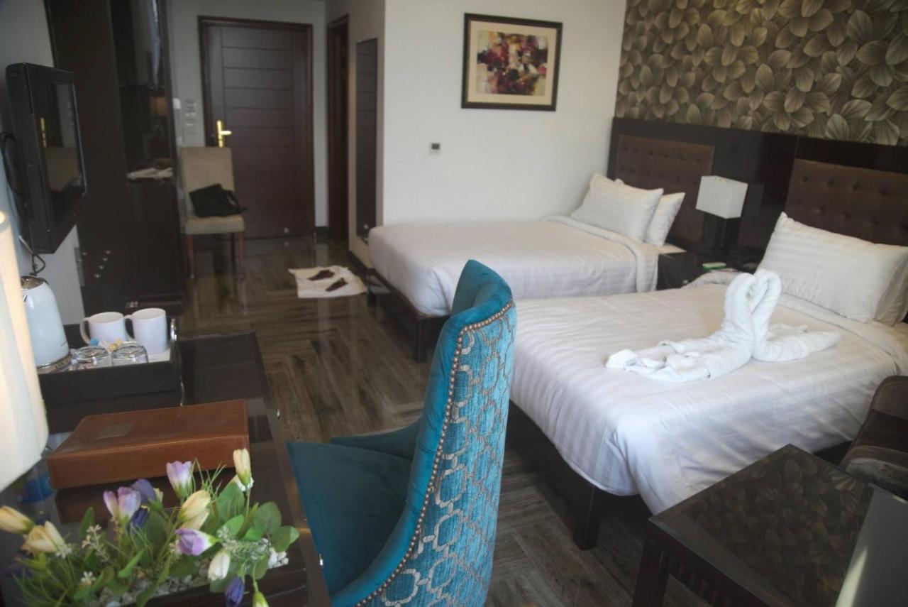 Savoey Hotel Lahor Dış mekan fotoğraf