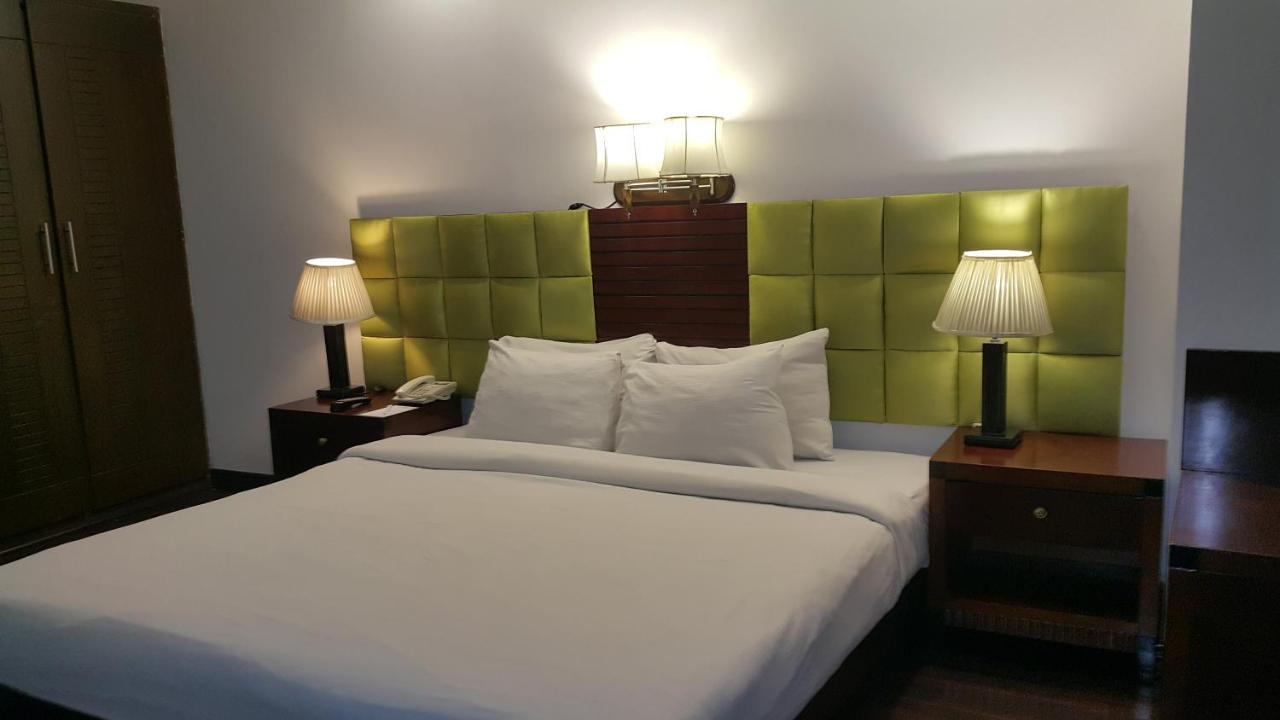 Savoey Hotel Lahor Dış mekan fotoğraf