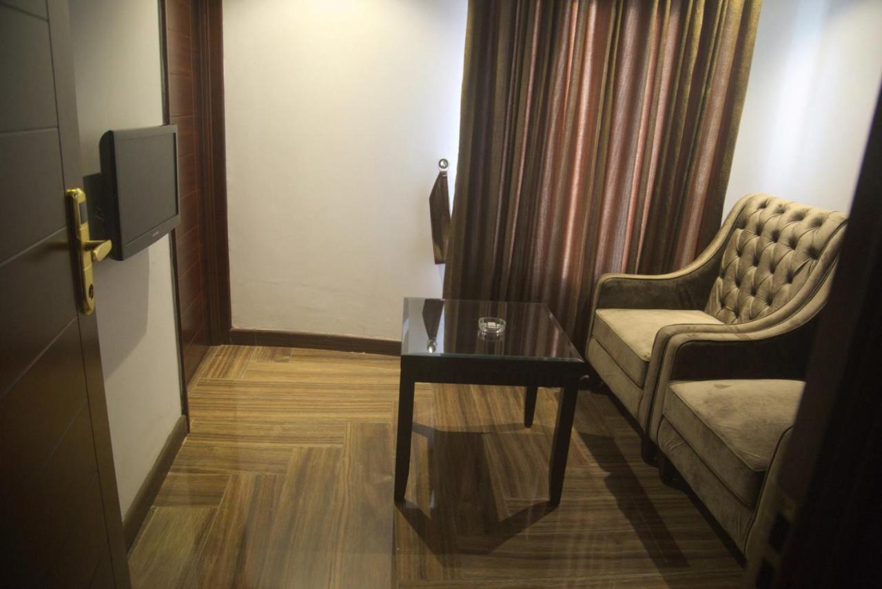 Savoey Hotel Lahor Dış mekan fotoğraf