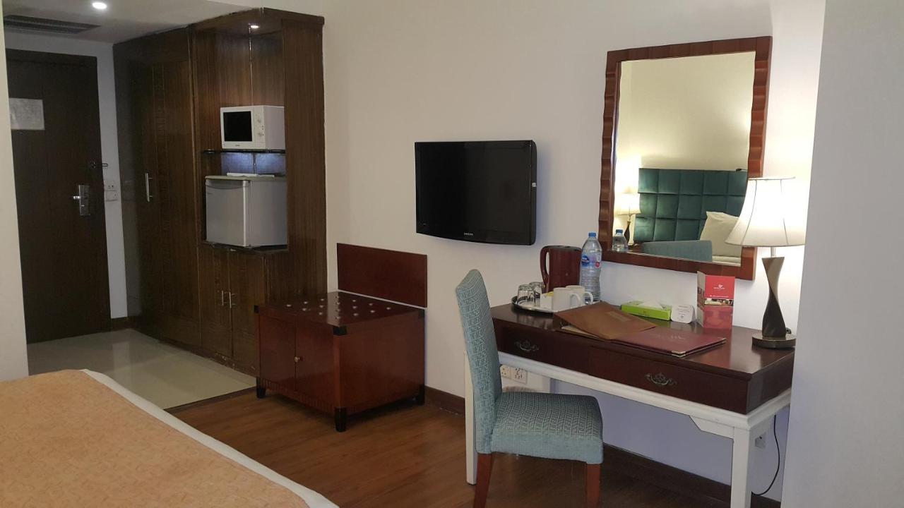 Savoey Hotel Lahor Dış mekan fotoğraf